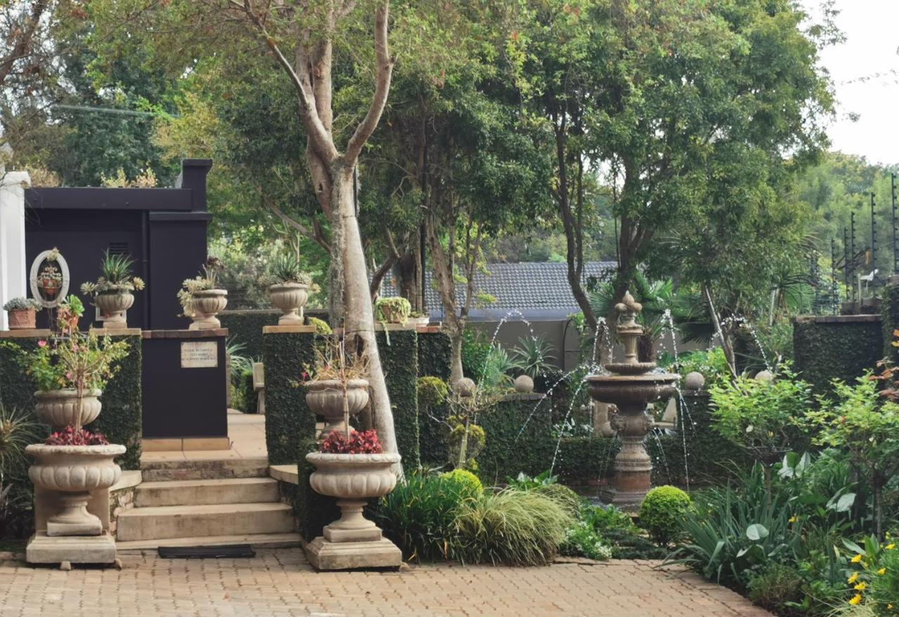 At 98 On Lynburn Guest House Pretoria Bagian luar foto
