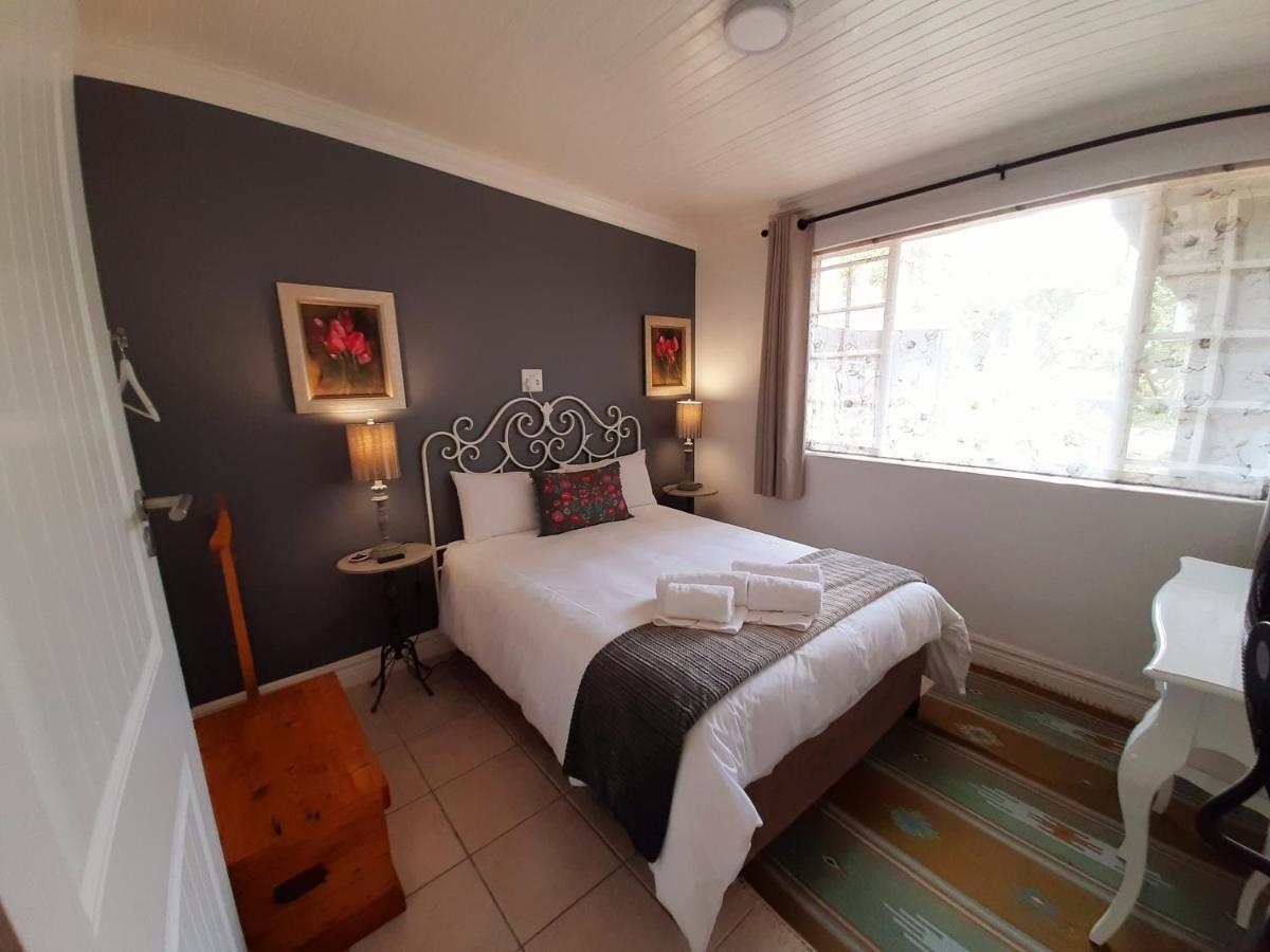 At 98 On Lynburn Guest House Pretoria Bagian luar foto