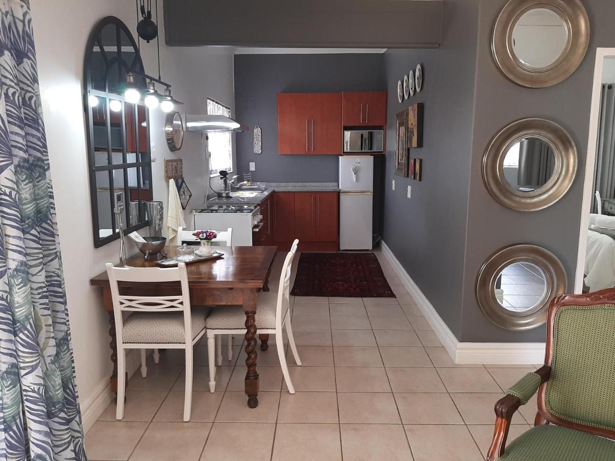 At 98 On Lynburn Guest House Pretoria Bagian luar foto