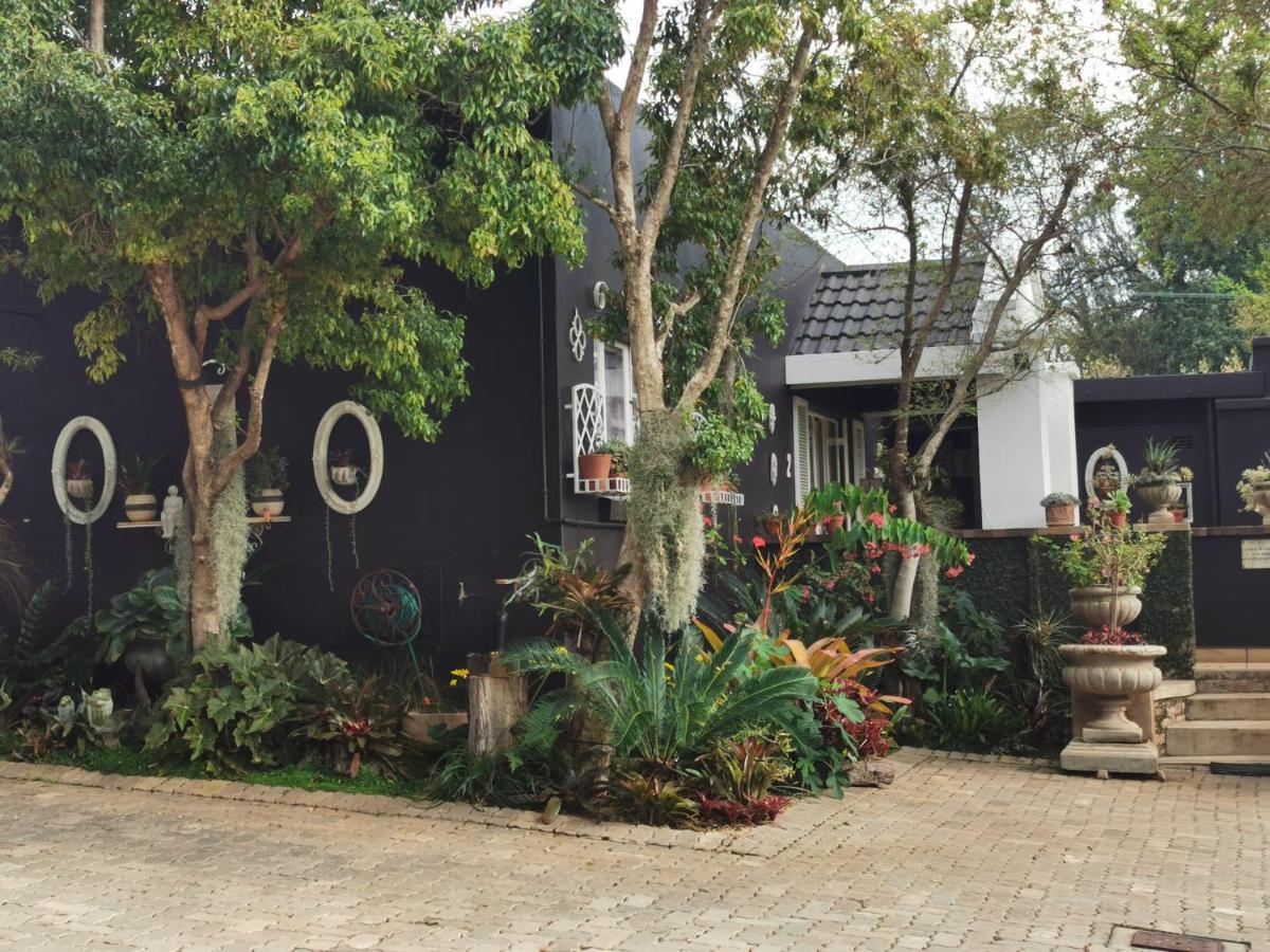 At 98 On Lynburn Guest House Pretoria Bagian luar foto