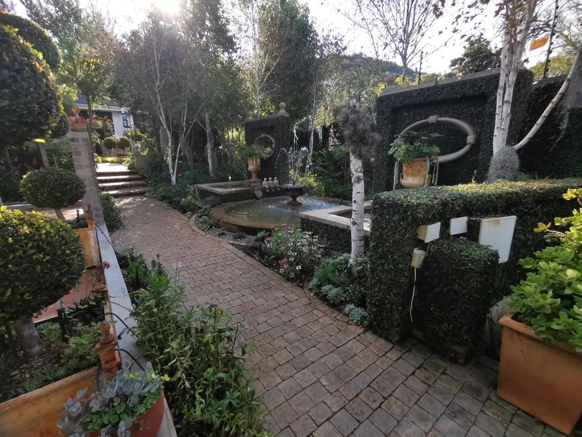 At 98 On Lynburn Guest House Pretoria Bagian luar foto