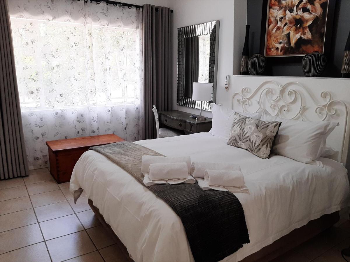 At 98 On Lynburn Guest House Pretoria Bagian luar foto