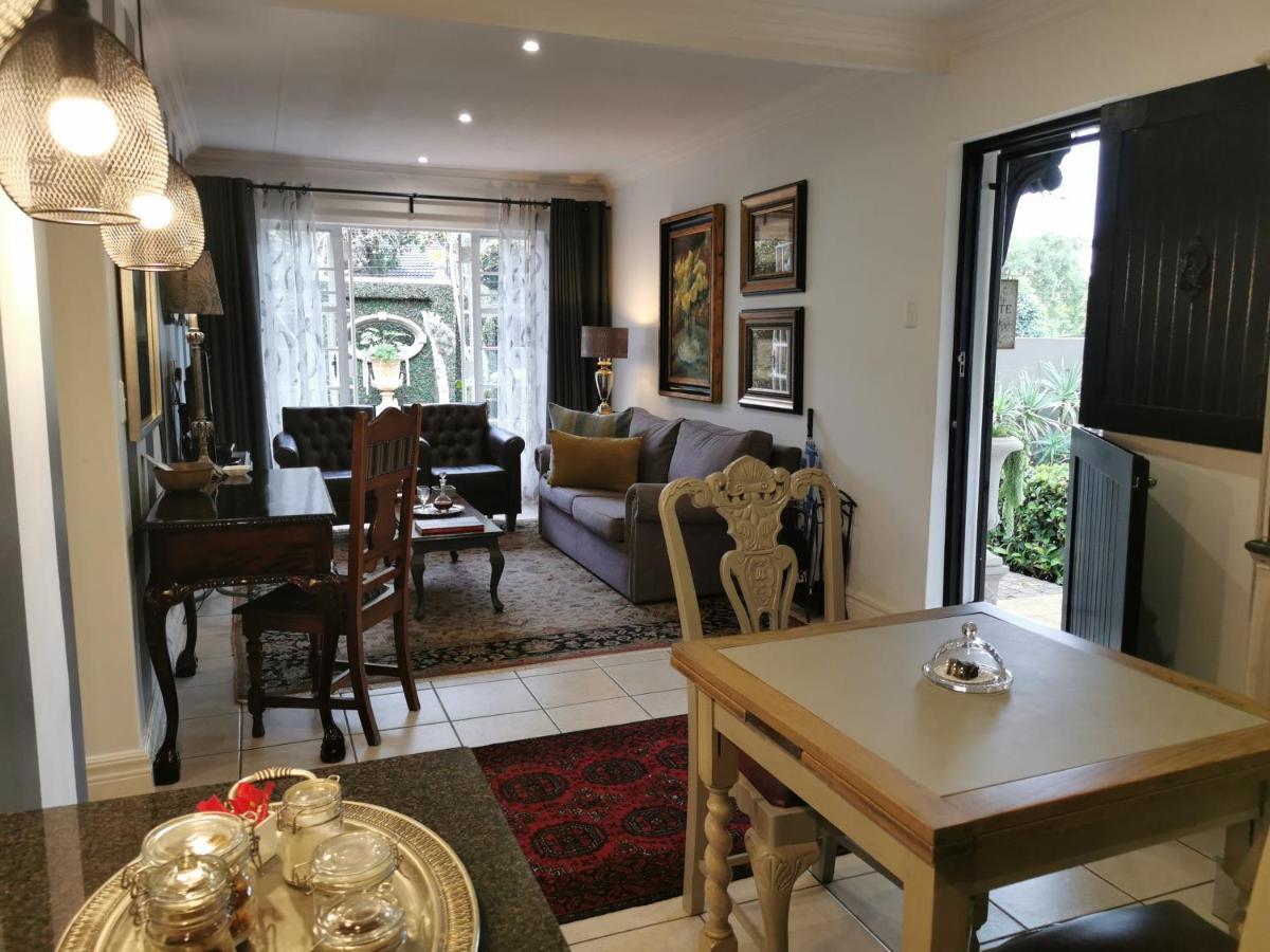 At 98 On Lynburn Guest House Pretoria Bagian luar foto