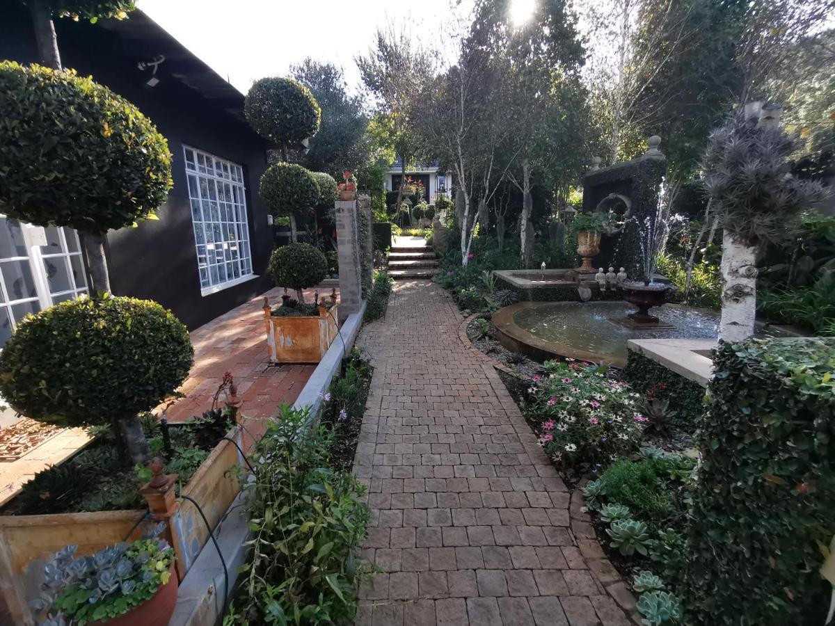 At 98 On Lynburn Guest House Pretoria Bagian luar foto