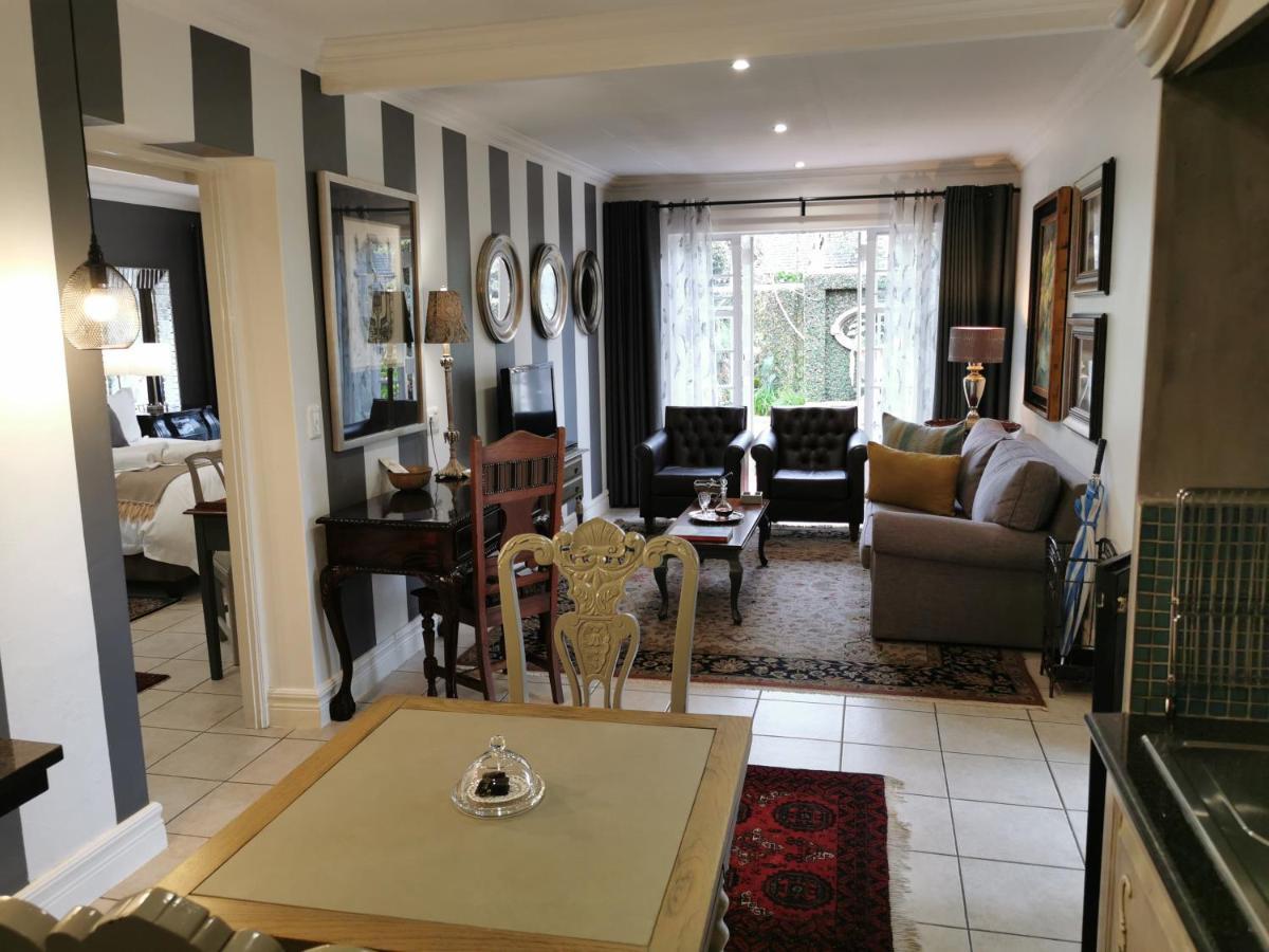 At 98 On Lynburn Guest House Pretoria Bagian luar foto
