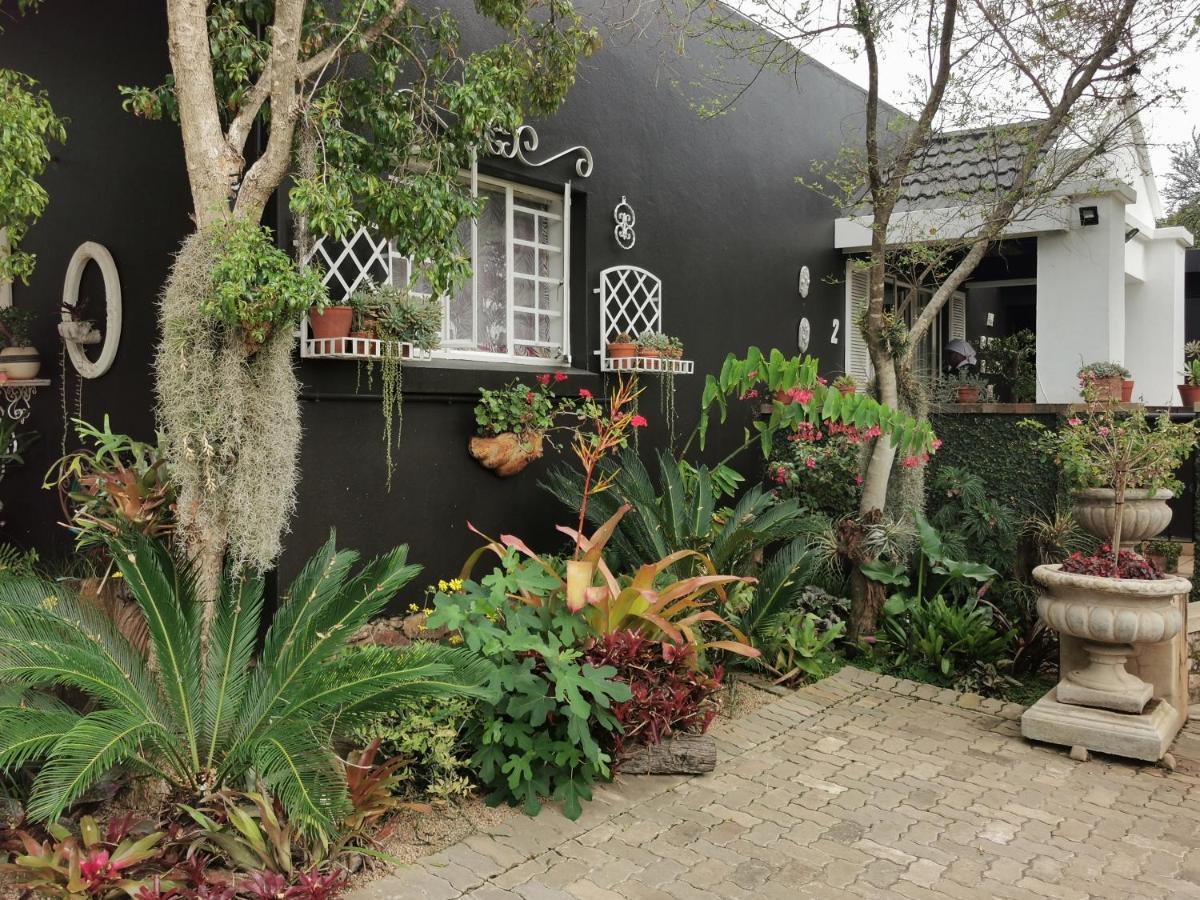 At 98 On Lynburn Guest House Pretoria Bagian luar foto