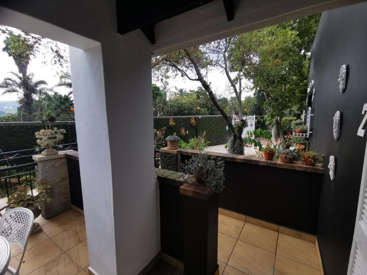 At 98 On Lynburn Guest House Pretoria Bagian luar foto