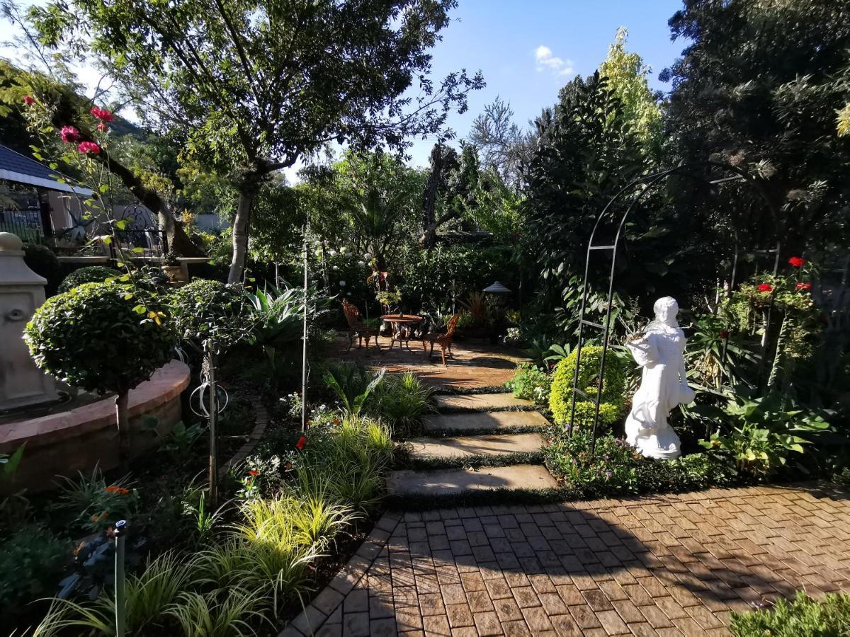 At 98 On Lynburn Guest House Pretoria Bagian luar foto