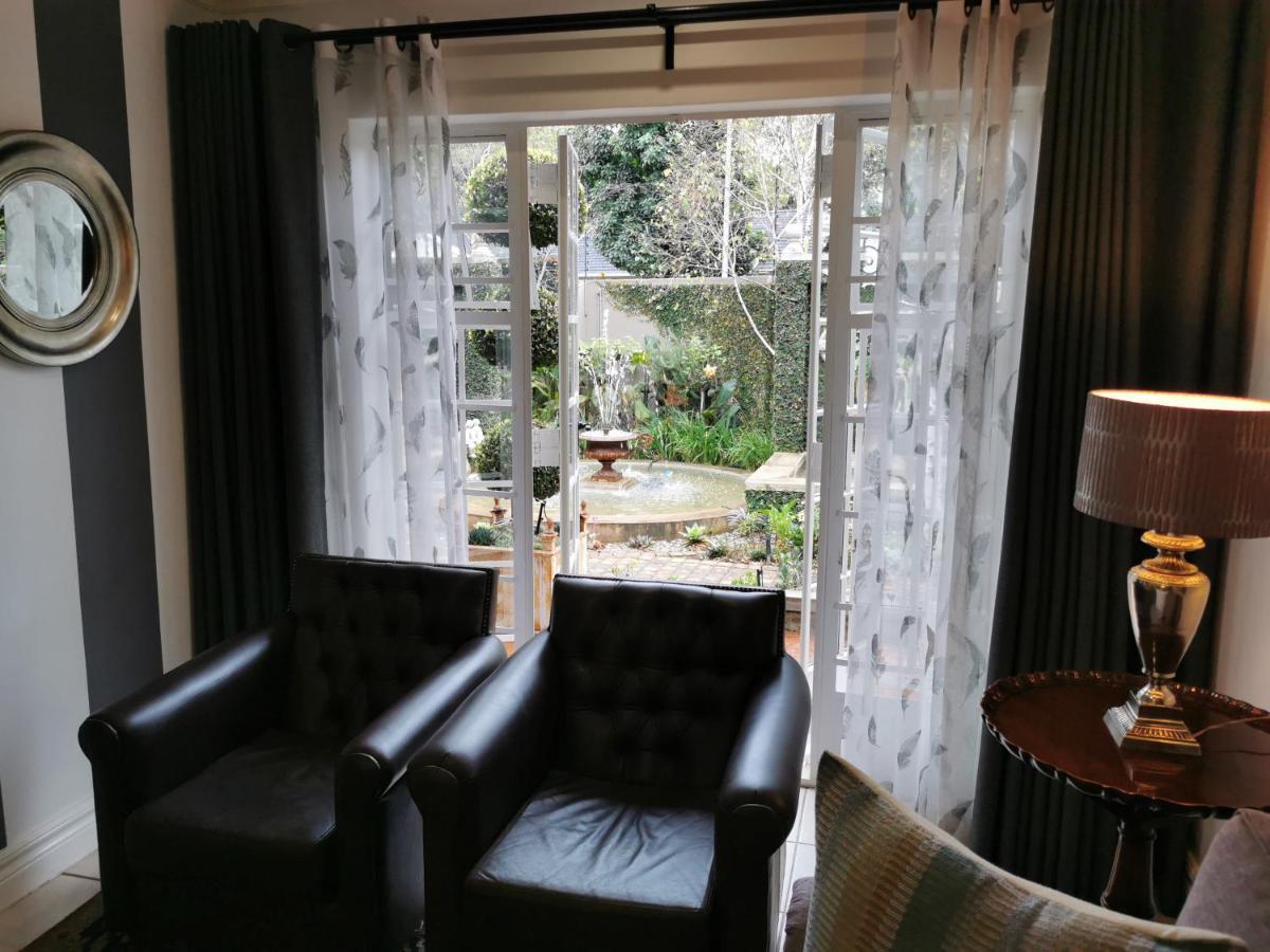 At 98 On Lynburn Guest House Pretoria Bagian luar foto