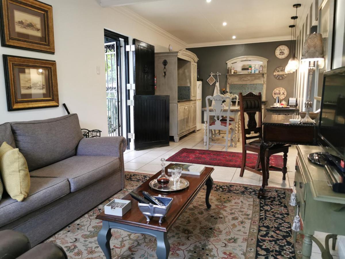 At 98 On Lynburn Guest House Pretoria Bagian luar foto