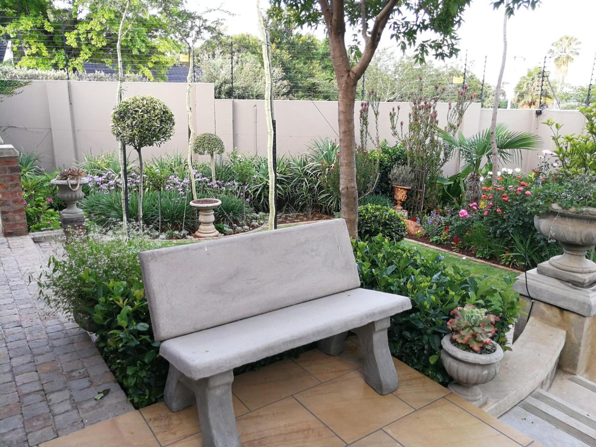 At 98 On Lynburn Guest House Pretoria Ruang foto