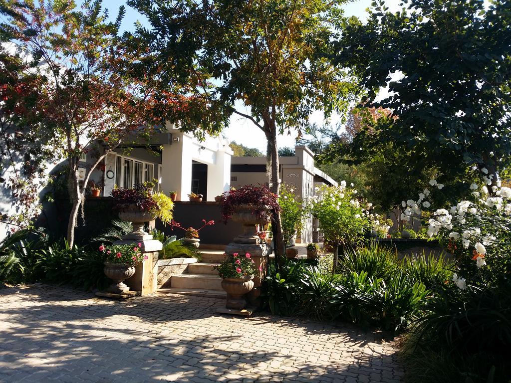 At 98 On Lynburn Guest House Pretoria Bagian luar foto