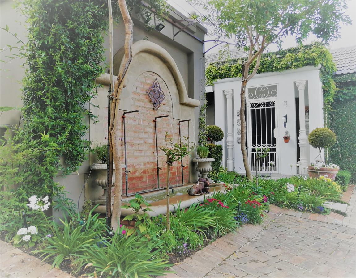 At 98 On Lynburn Guest House Pretoria Bagian luar foto