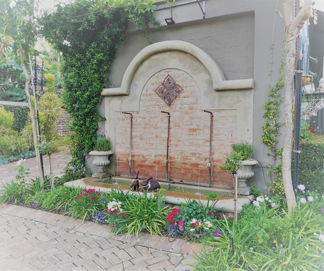 At 98 On Lynburn Guest House Pretoria Bagian luar foto