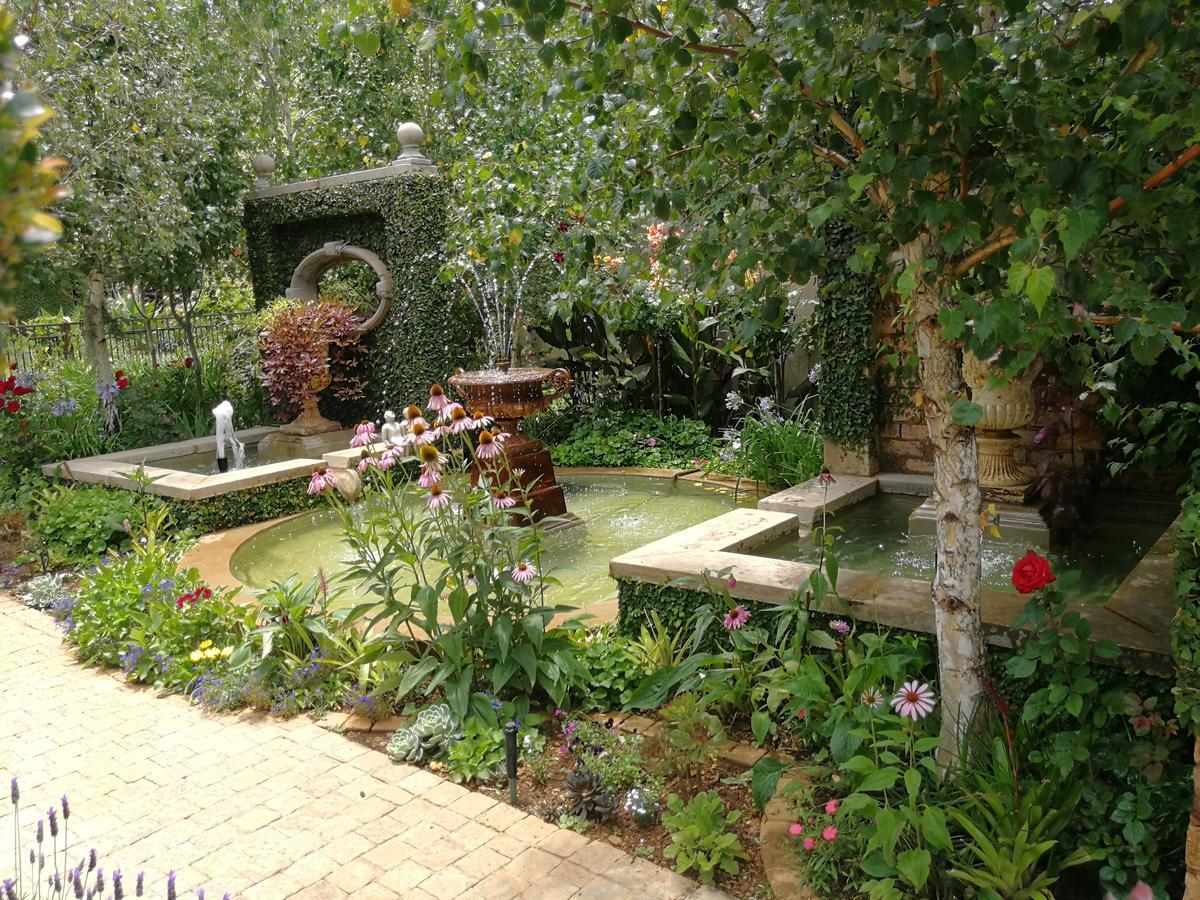At 98 On Lynburn Guest House Pretoria Bagian luar foto