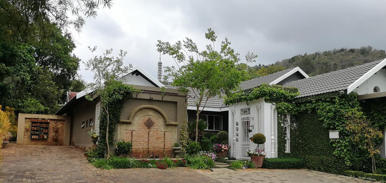 At 98 On Lynburn Guest House Pretoria Bagian luar foto