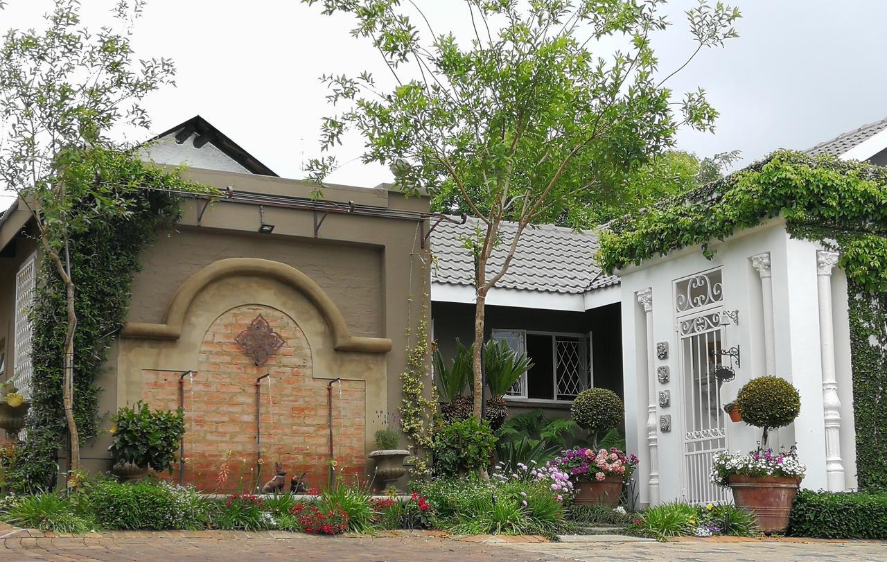 At 98 On Lynburn Guest House Pretoria Bagian luar foto